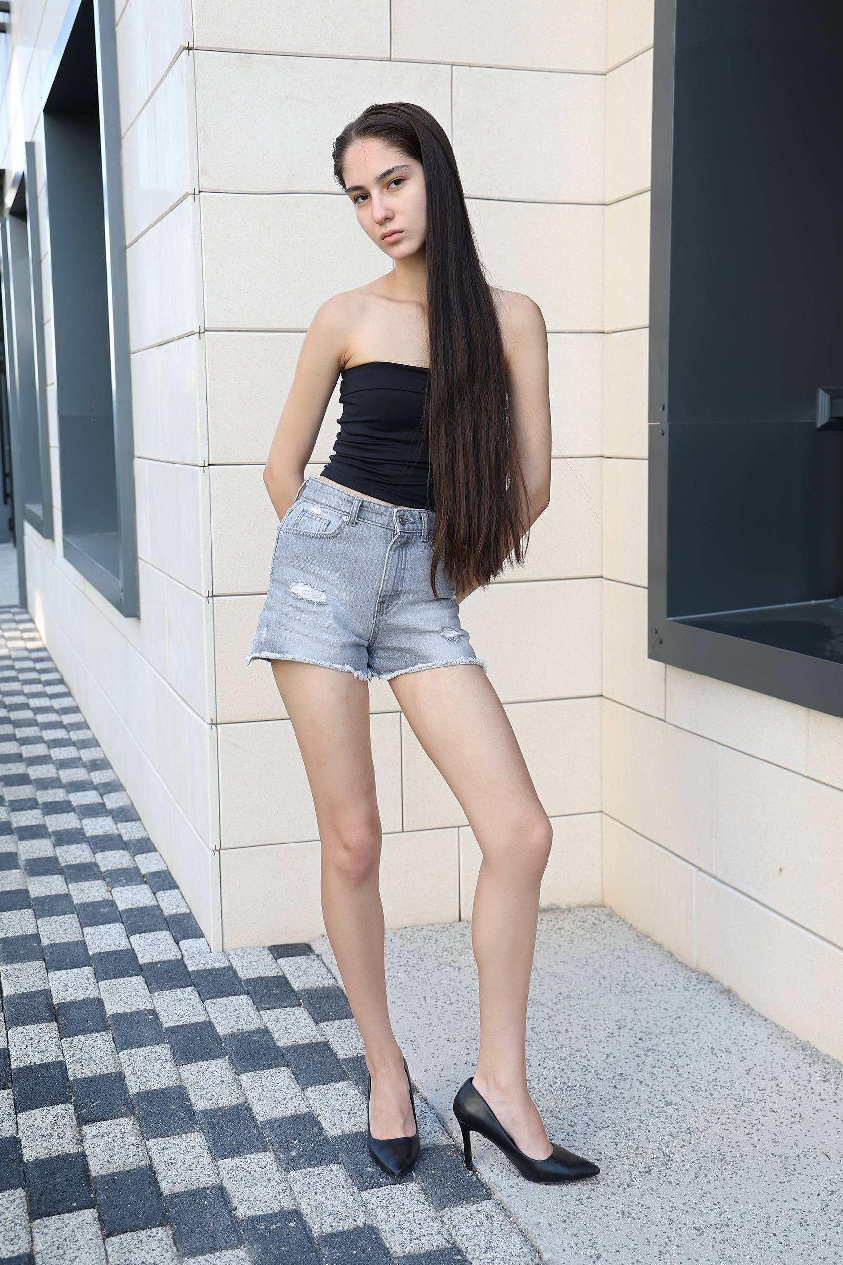 MUNIRA.